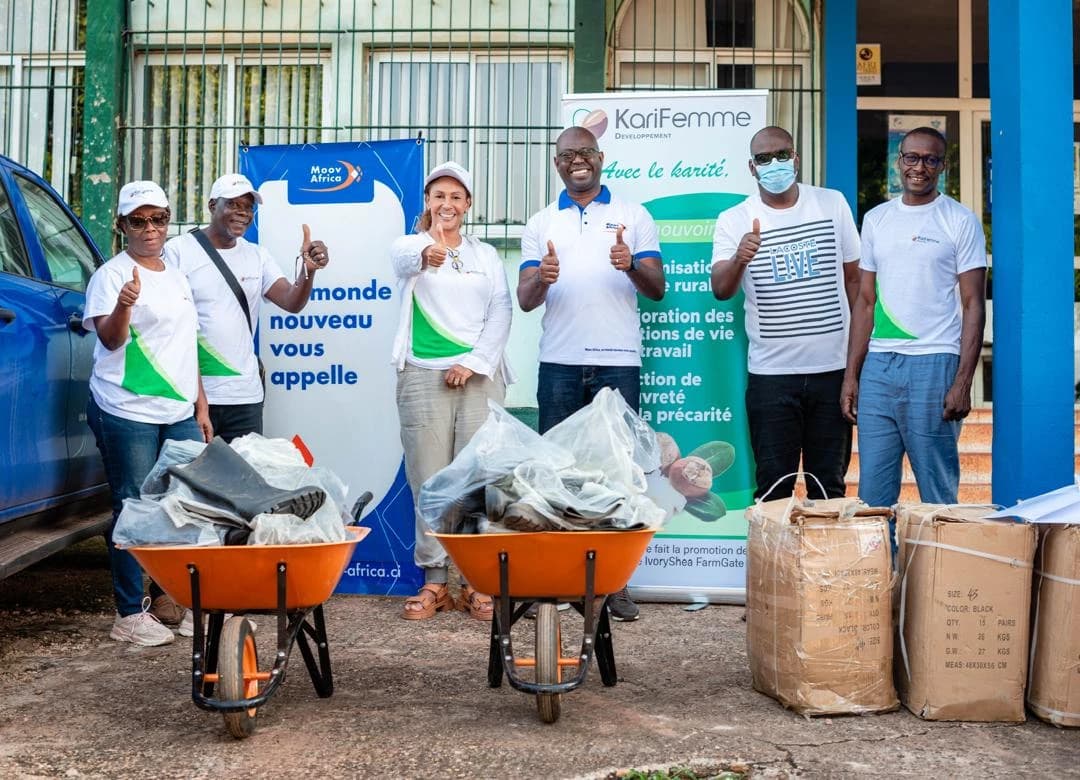 Équipe KARIFEMME lors d'une remise de matériel